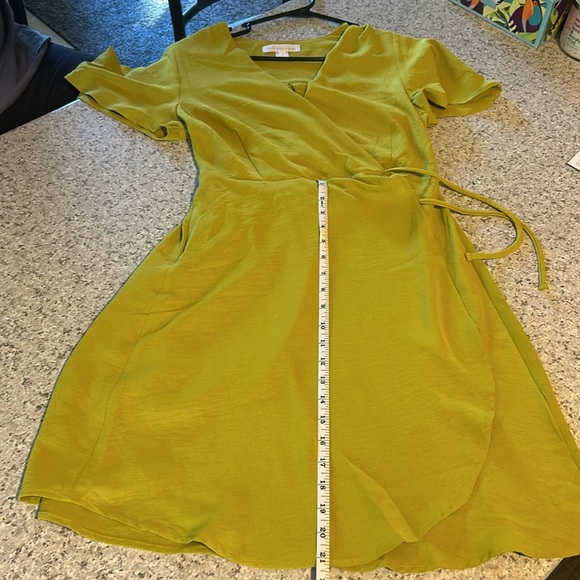 Monteau Los Angeles Chartreuse Lime Green Wrap Dress Size M - Picture 7 of 8